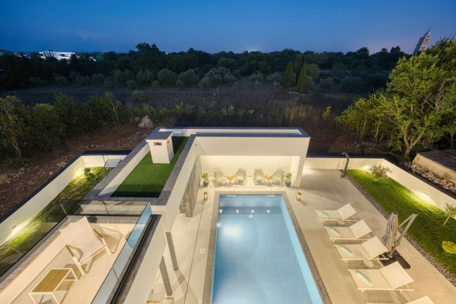 CROWONDER Villa Elena with Two Swimming Pools and Sauna