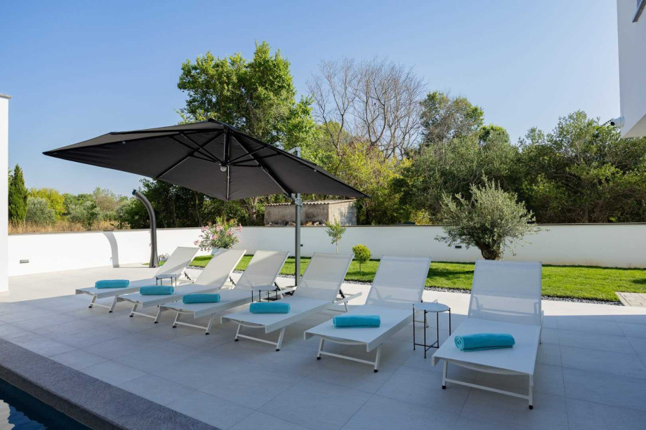 CROWONDER Villa Elena with Two Swimming Pools and Sauna