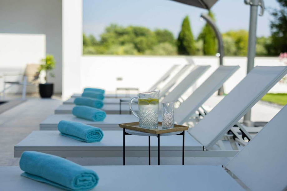 CROWONDER Villa Elena with Two Swimming Pools and Sauna