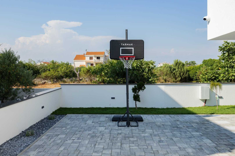 CROWONDER Villa Elena with Two Swimming Pools and Sauna