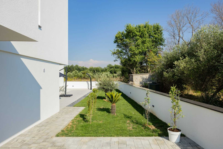 CROWONDER Villa Elena with Two Swimming Pools and Sauna