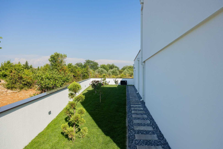 CROWONDER Villa Elena with Two Swimming Pools and Sauna