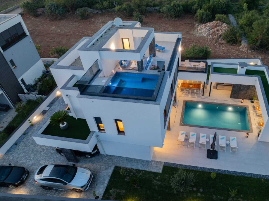 CROWONDER Villa Elena with Two Swimming Pools and Sauna