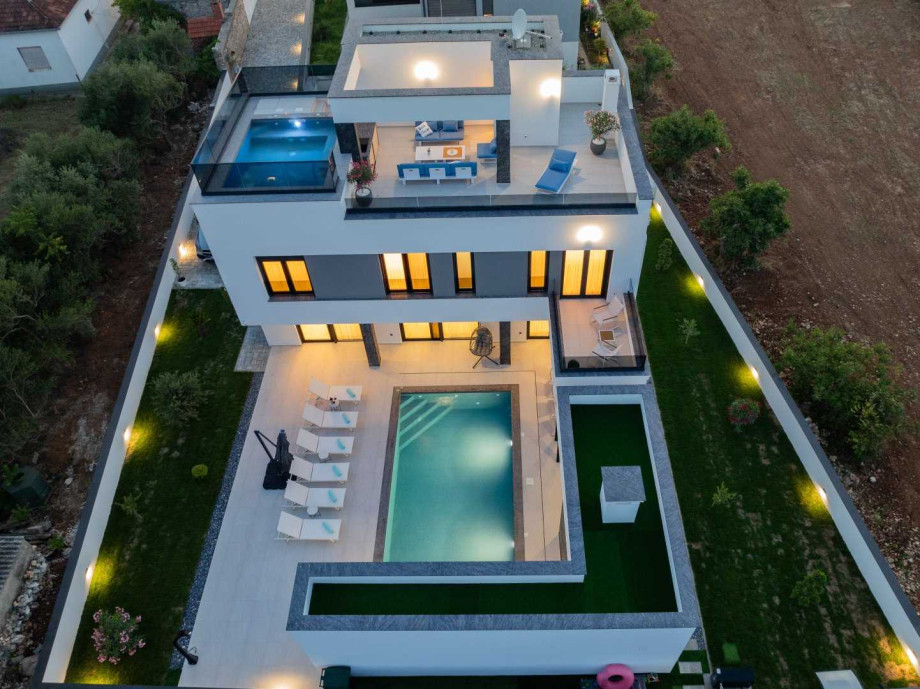 CROWONDER Villa Elena with Two Swimming Pools and Sauna