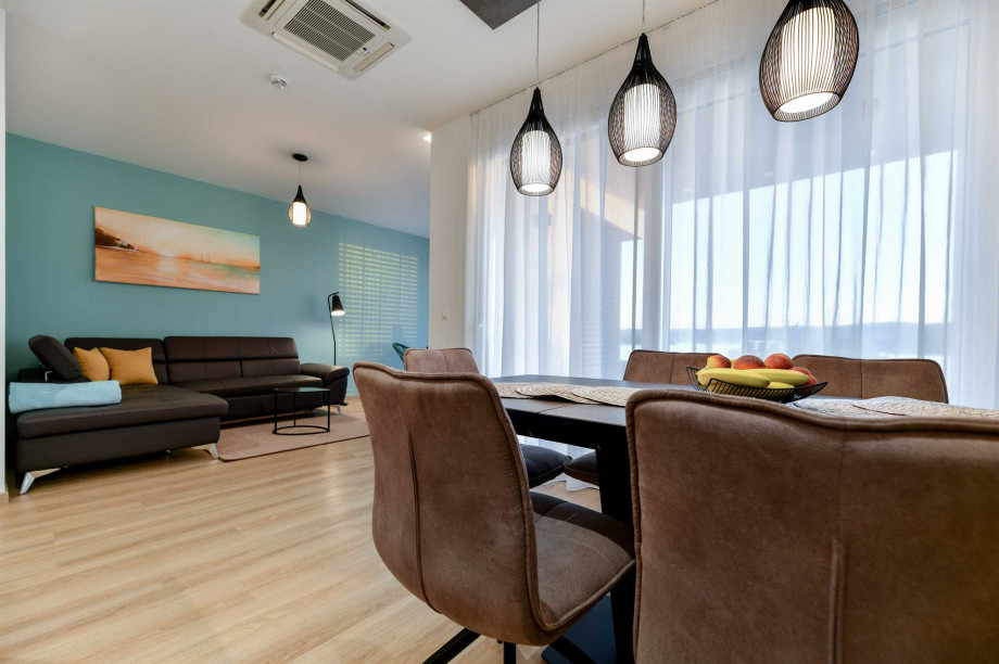 CROWONDER Apartments & Rooms Oaza with Heated Swimming Pool - Ap. A101 Family (4+2) with Sea View