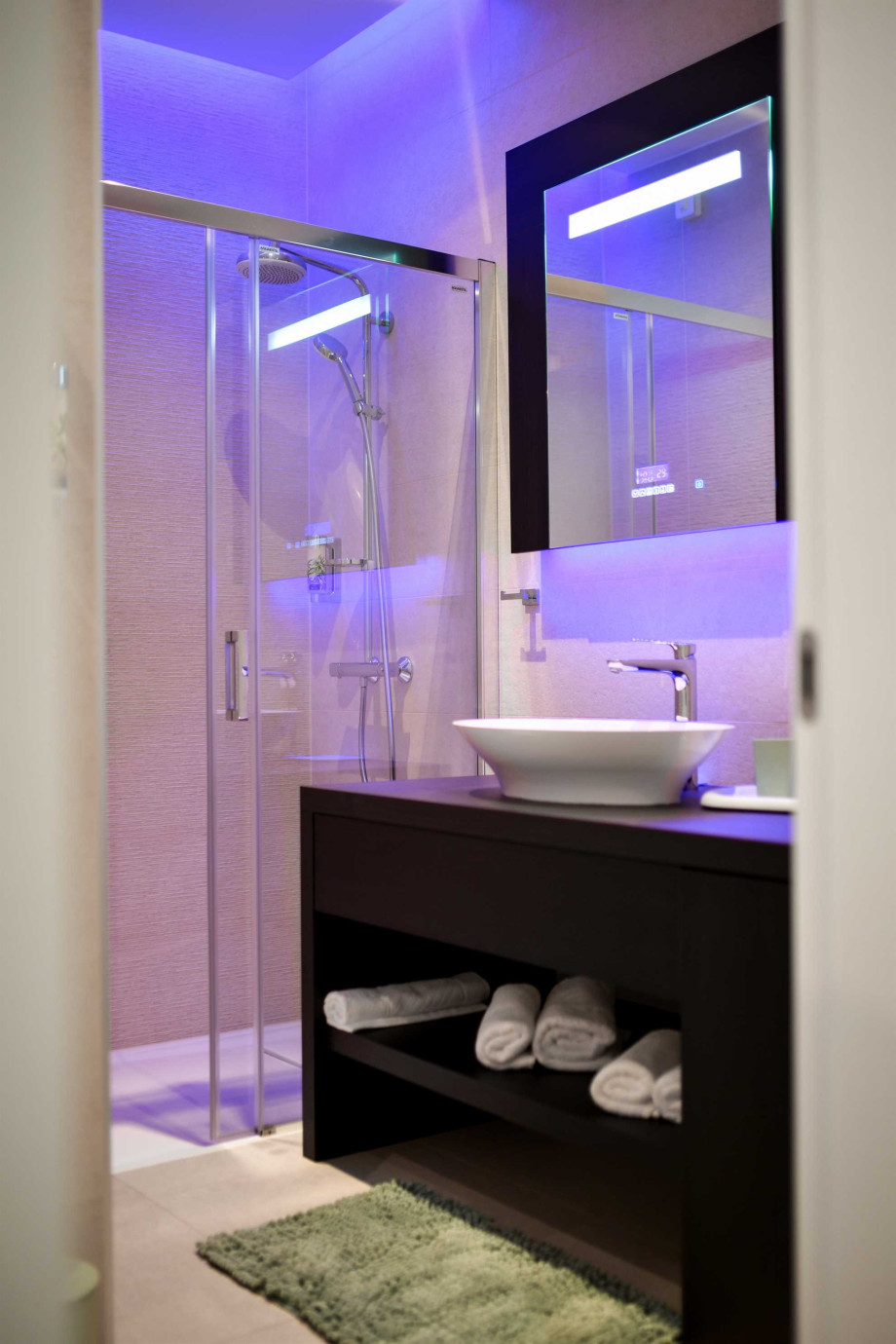 CROWONDER Apartments & Rooms Oaza with Heated Swimming Pool - Ap. A101 Family (4+2) with Sea View