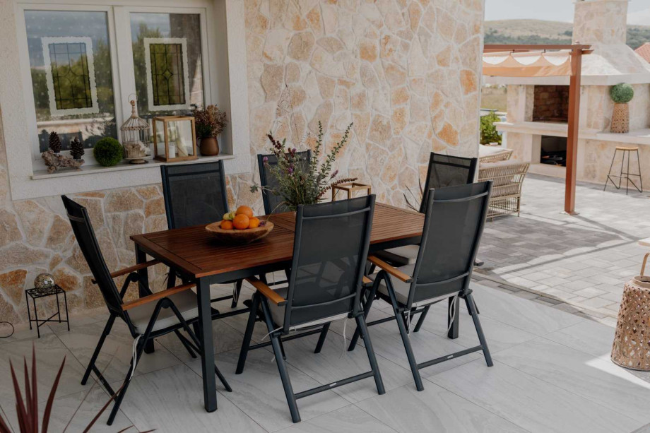 CROWONDER Villa Pinia with Swimming Pool