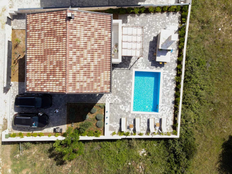 CROWONDER Villa Pinia with Swimming Pool