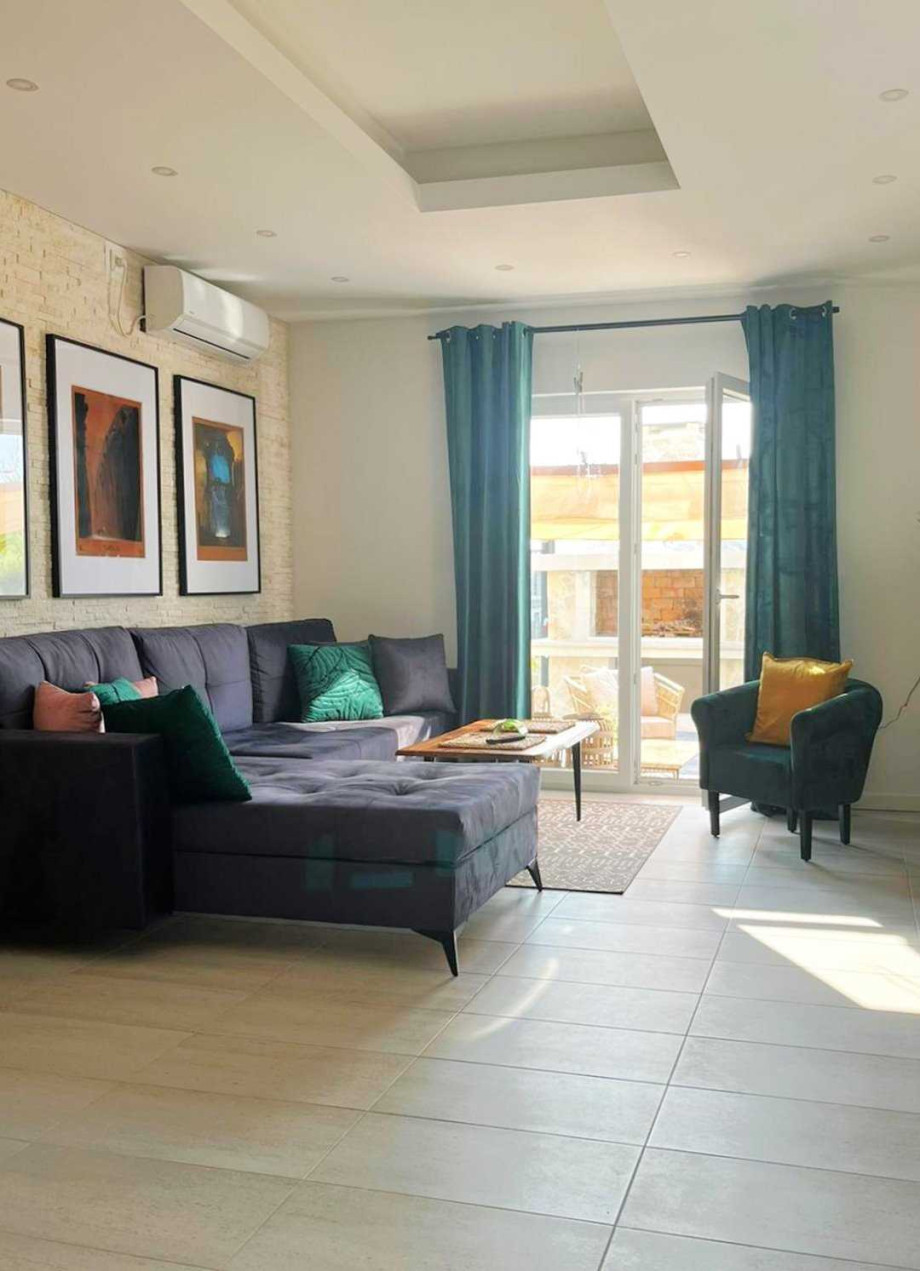 CROWONDER Villa Pinia with Swimming Pool