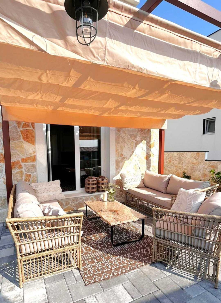 CROWONDER Villa Pinia with Swimming Pool