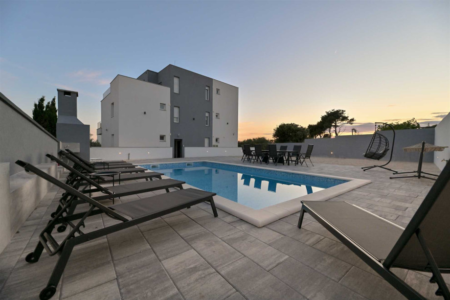 CROWONDER Apartment M&M Sky View with Swimming Pool A1