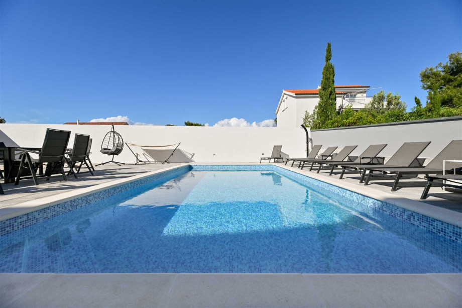 CROWONDER Apartment M&M Sky View with Swimming Pool A2