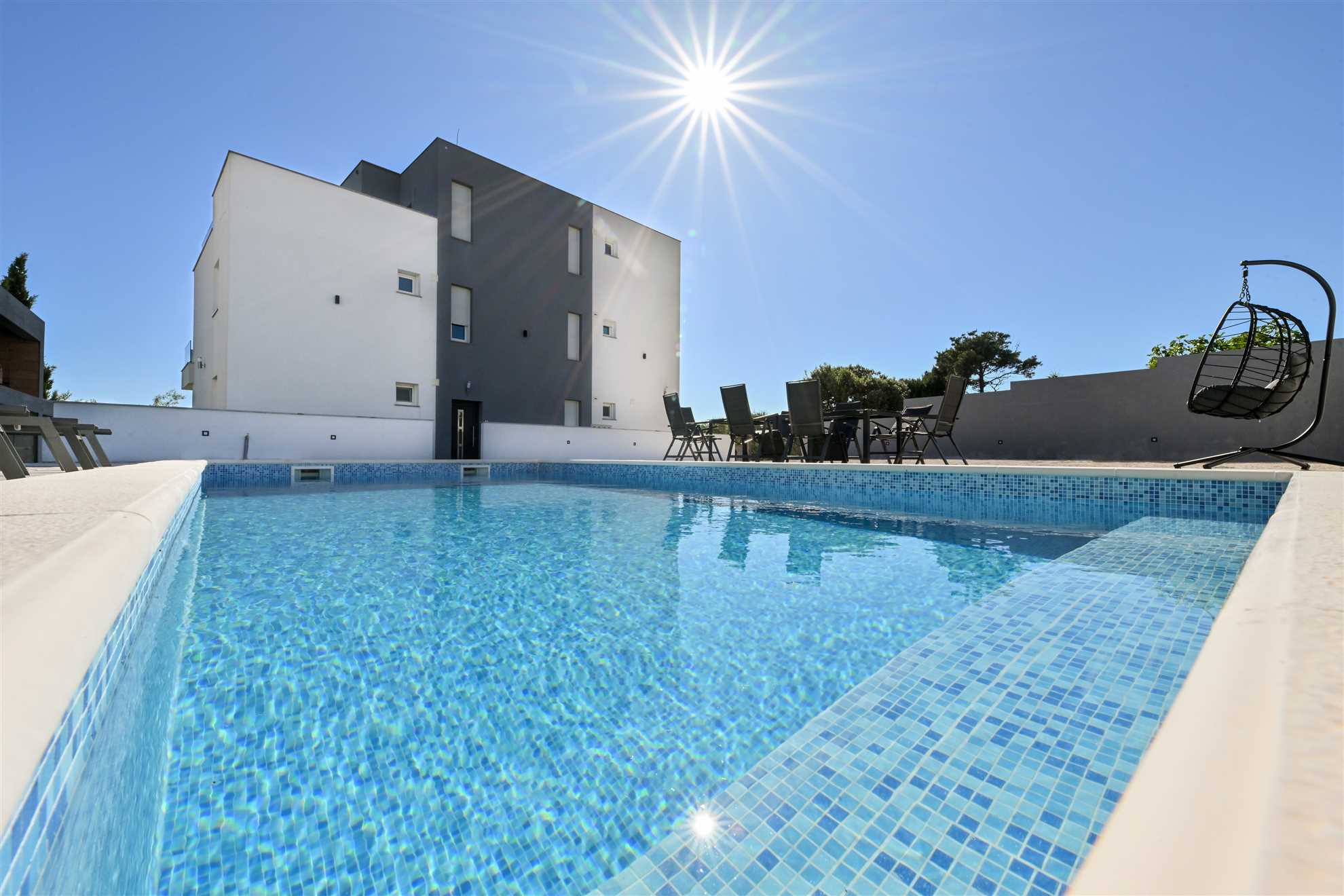 CROWONDER M&M apartman, kilátással a tengerre és medencével, A3