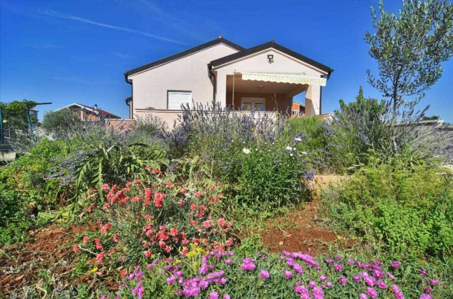 CROWONDER Holiday House Lavandula