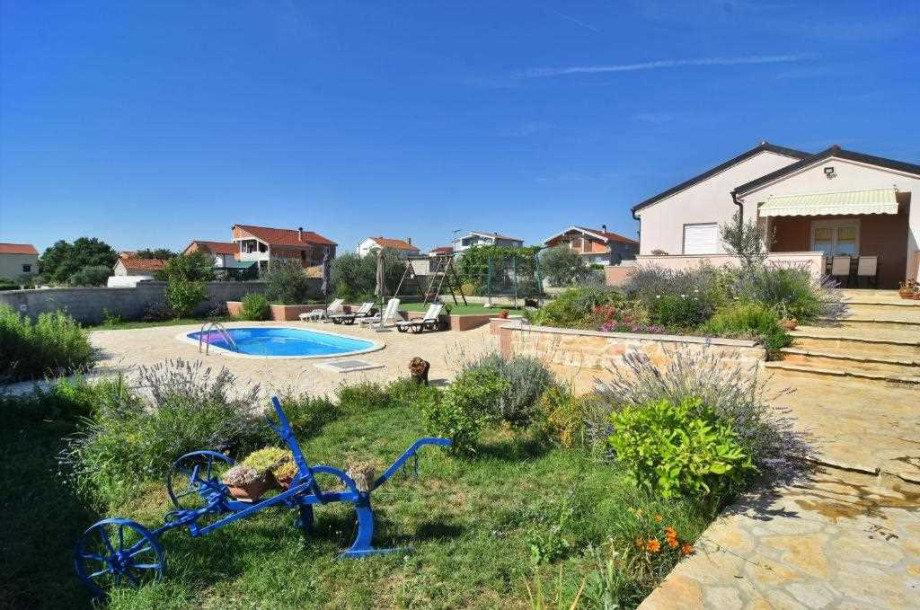 CROWONDER Holiday House Lavandula