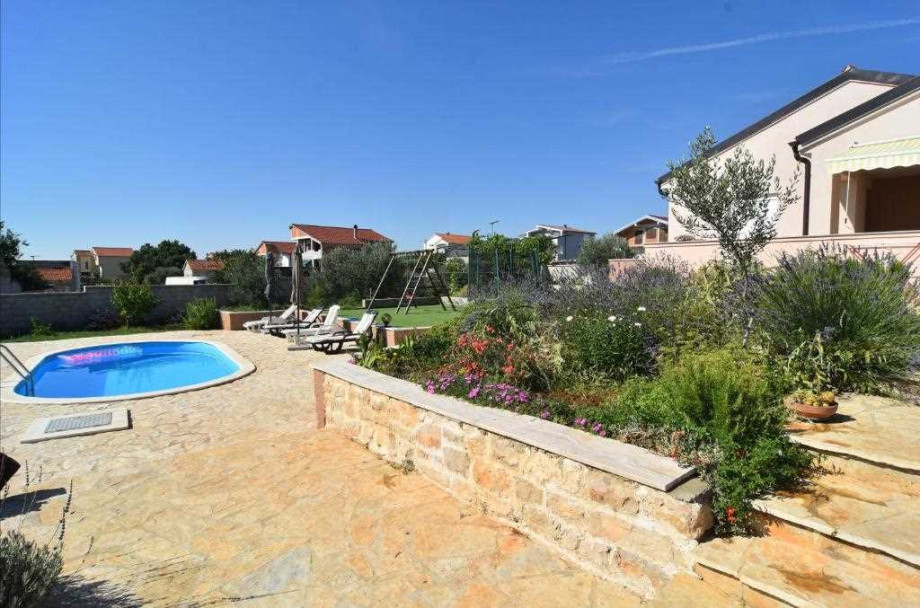 CROWONDER Holiday House Lavandula