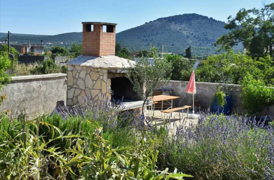 CROWONDER Holiday House Lavandula