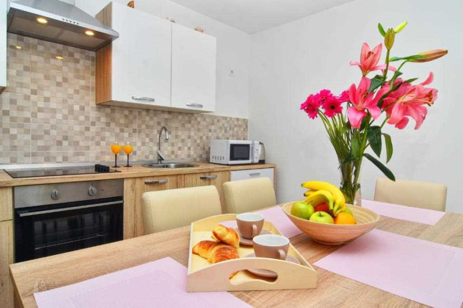 CROWONDER Holiday House Lavandula