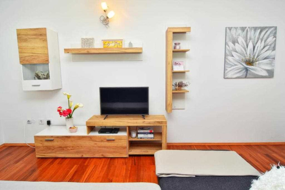 CROWONDER Holiday House Lavandula