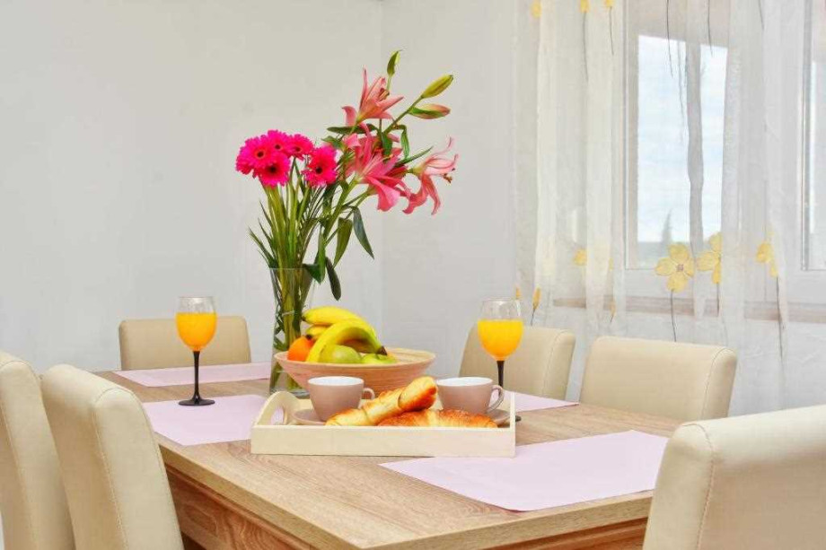CROWONDER Holiday House Lavandula