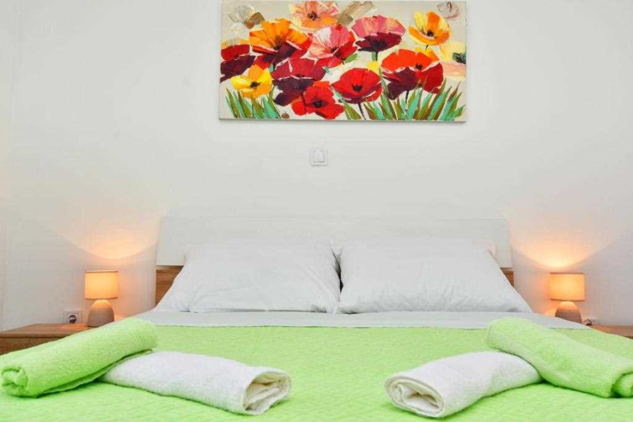CROWONDER Holiday House Lavandula