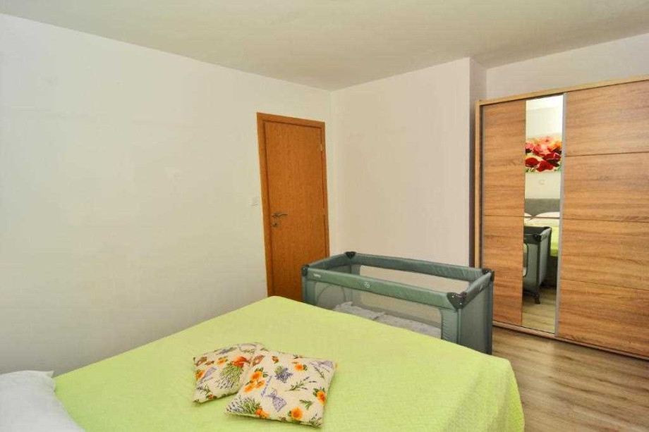 CROWONDER Holiday House Lavandula