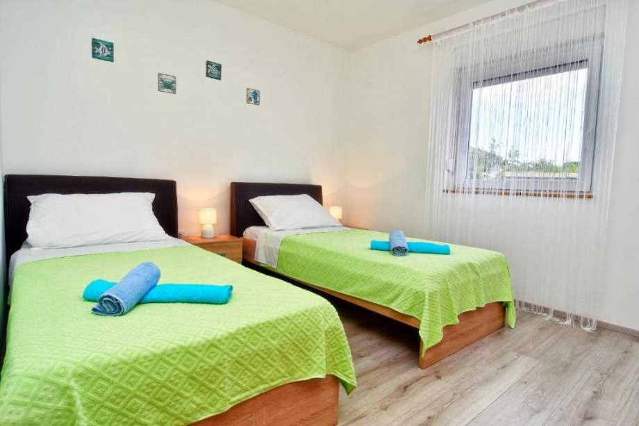 CROWONDER Holiday House Lavandula