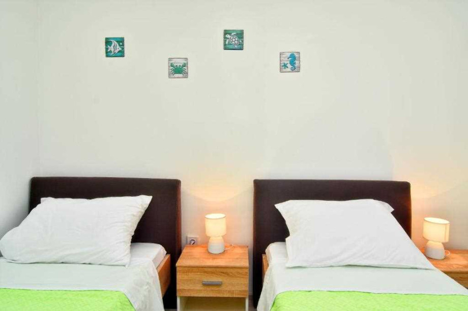 CROWONDER Holiday House Lavandula