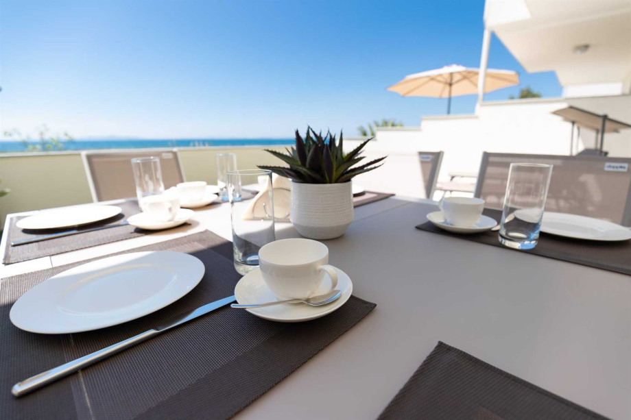CROWONDER Beachfront Reiterer Villa V2 first line to the beach