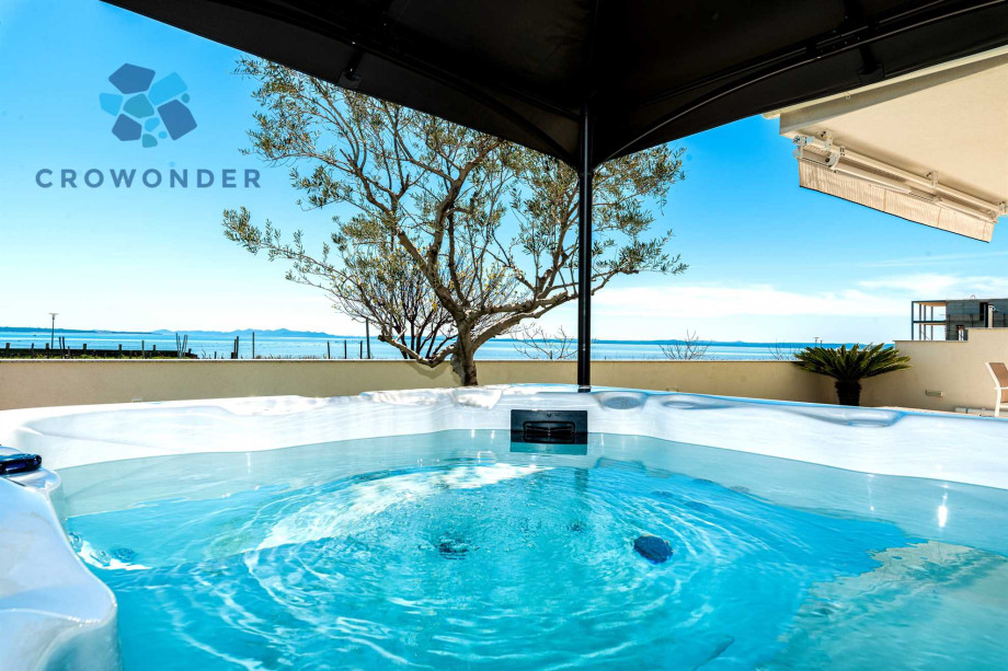 CROWONDER Beachfront Reiterer Vila V3 with Jacuzzi