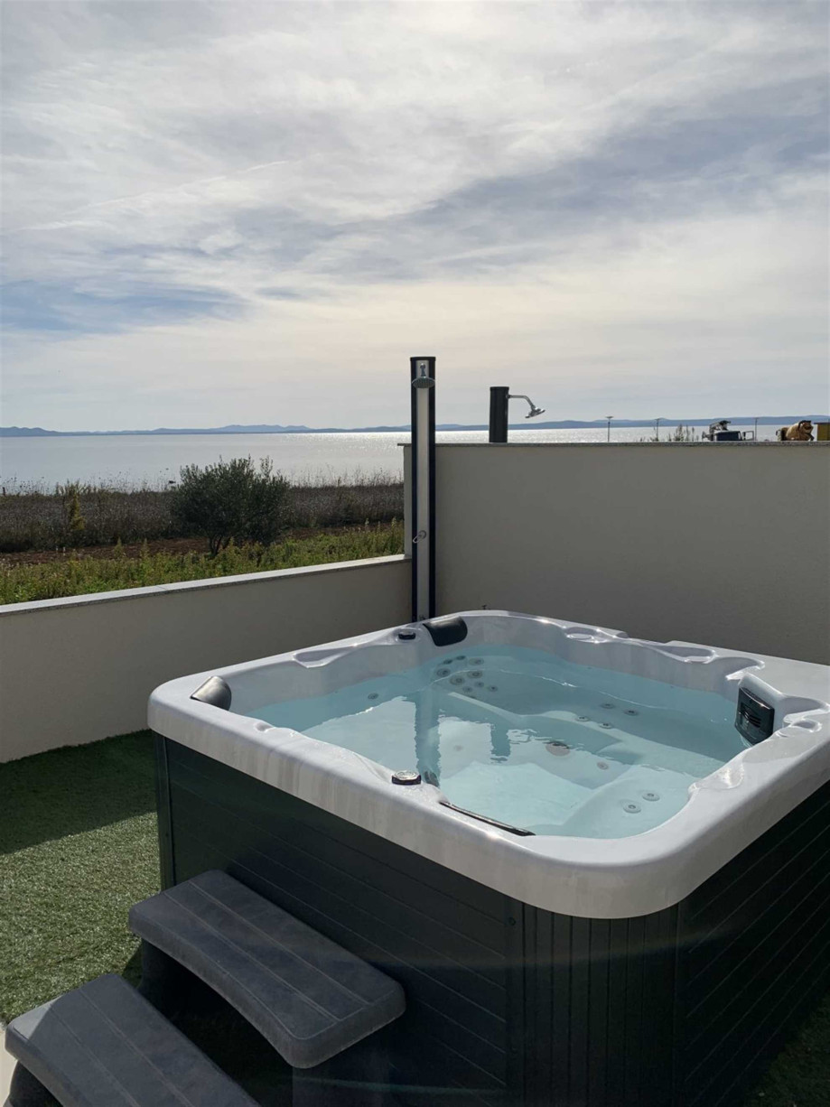 CROWONDER Beachfront Reiterer Vila V3 with Jacuzzi