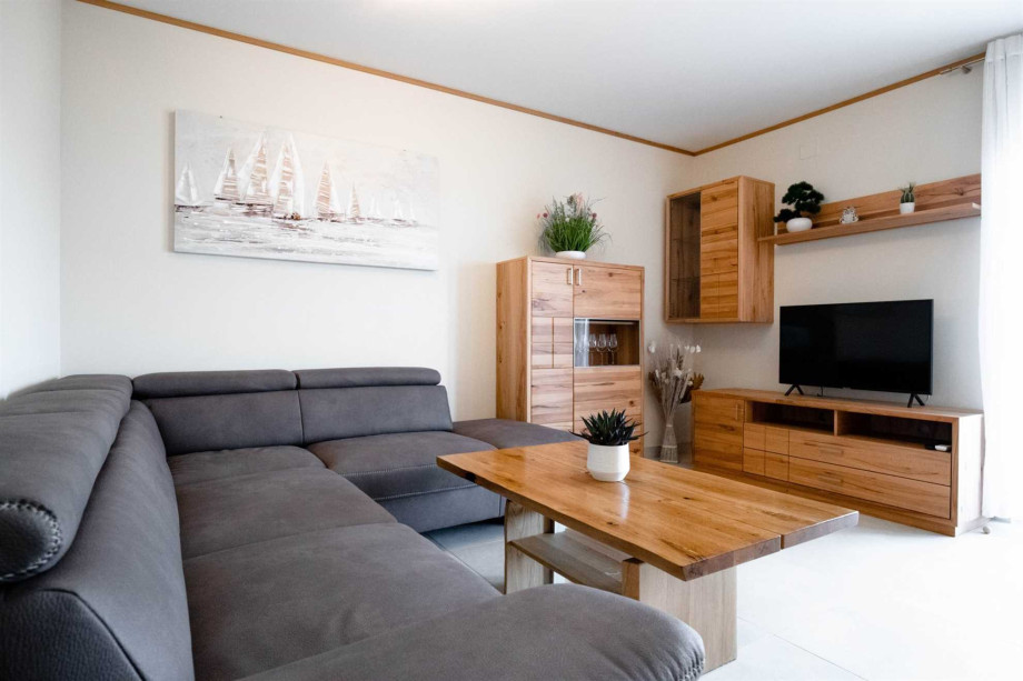 CROWONDER Beachfront Reiterer Vila V3 with Jacuzzi