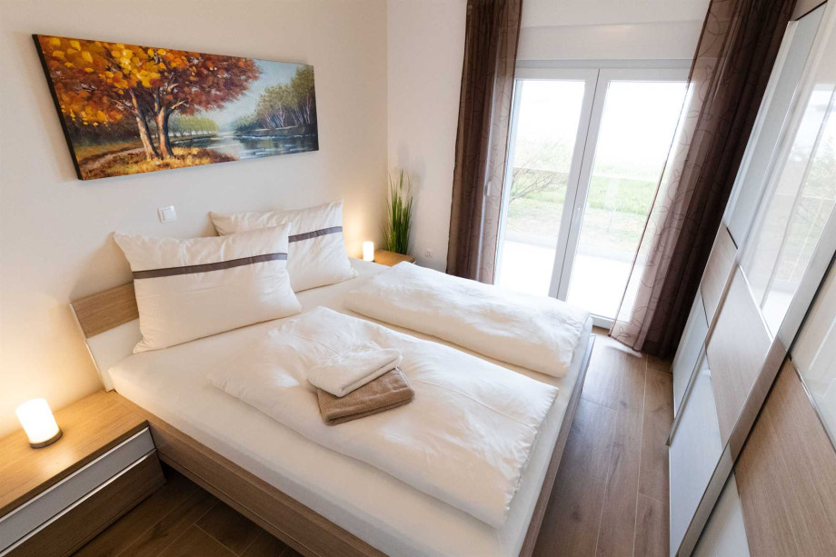 CROWONDER Beachfront Reiterer Vila V3 with Jacuzzi