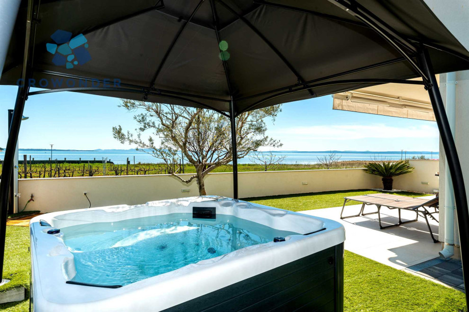 CROWONDER Beachfront Reiterer Vila V1 with Jacuzzi