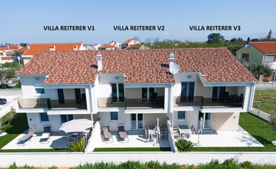 CROWONDER Beachfront Reiterer Vila V1 with Jacuzzi