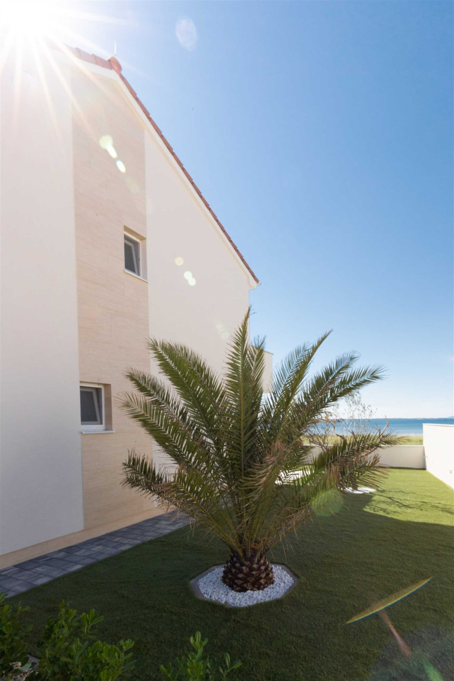 CROWONDER Beachfront Reiterer Vila V1 with Jacuzzi