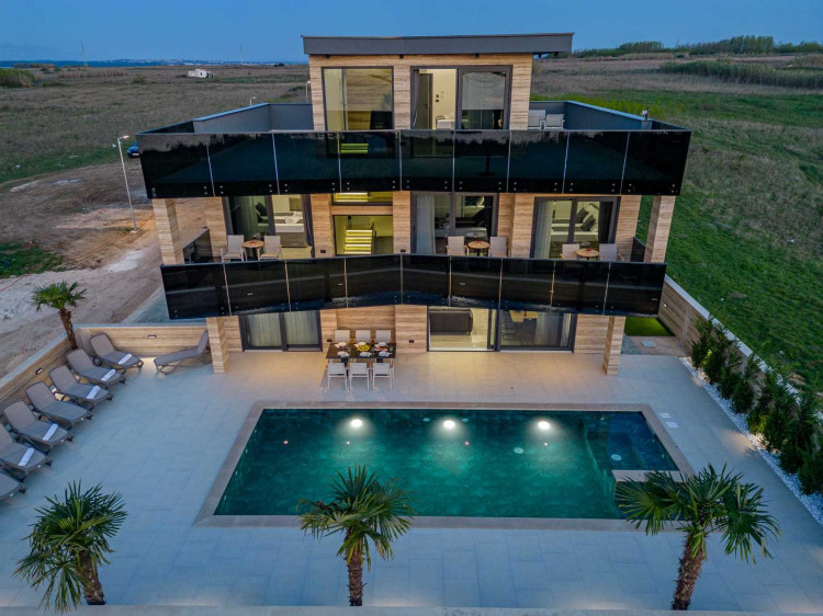 CROWONDER Villa Travera 2 with Heated Swimming Pool