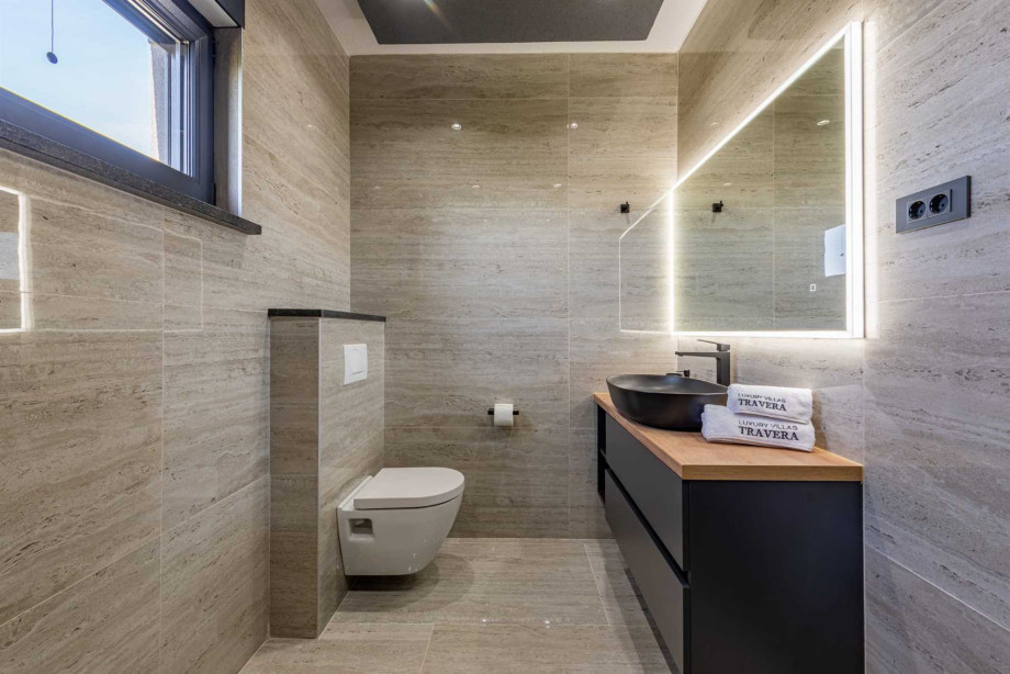 CROWONDER Villa Travera 2 with Heated Swimming Pool