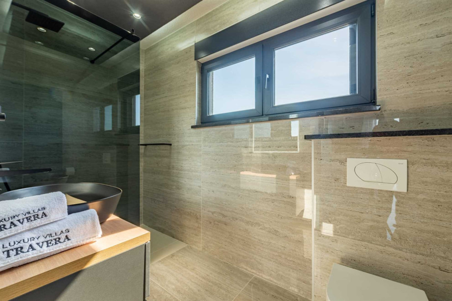 CROWONDER Villa Travera 2 with Heated Swimming Pool