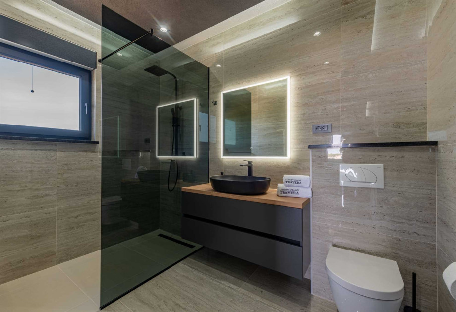 CROWONDER Villa Travera 2 with Heated Swimming Pool