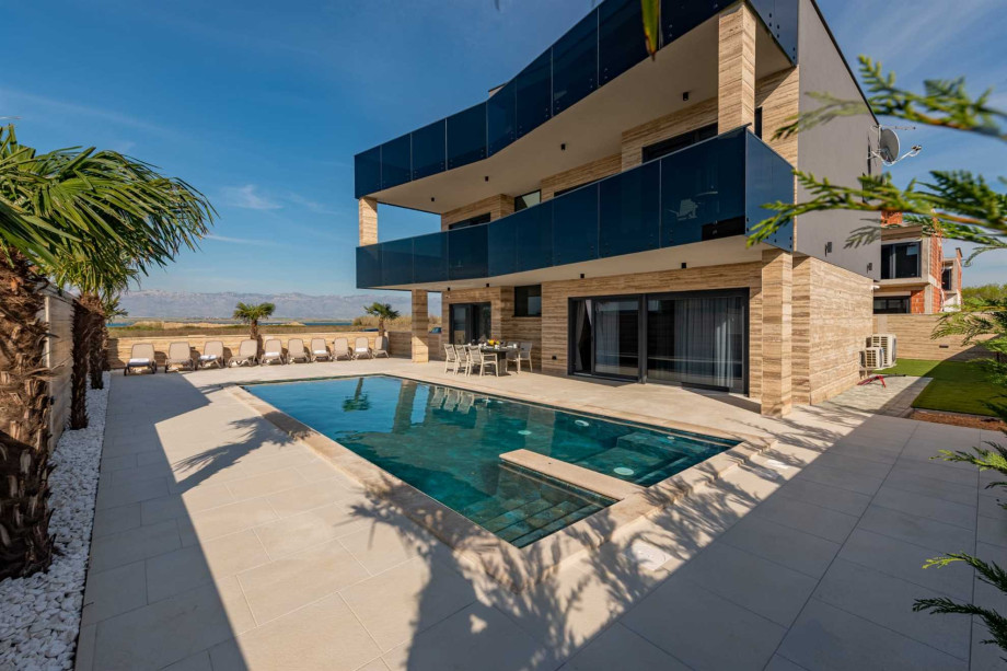 CROWONDER Villa Travera 2 with Heated Swimming Pool