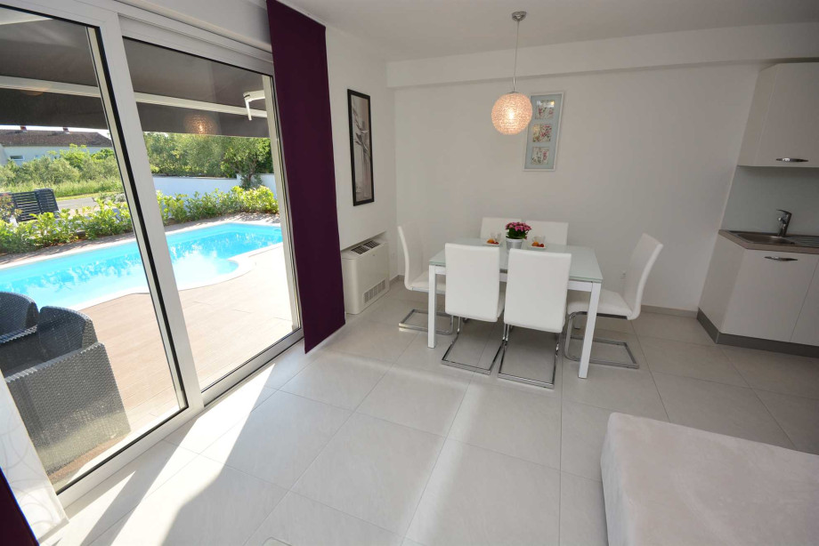 CROWONDER Luxury Toretta Apartment A1 with swimming pool