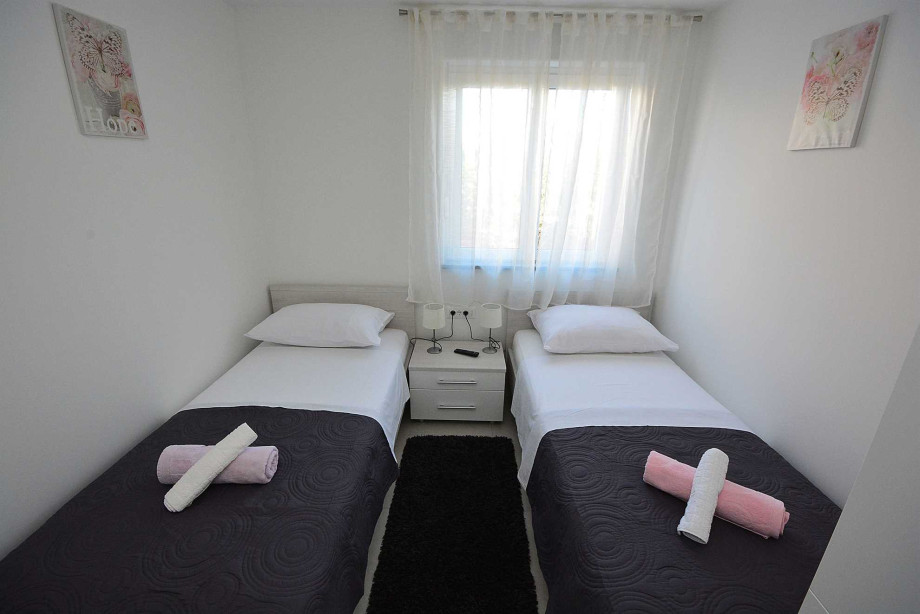 CROWONDER Luxury Toretta Apartment A1 with swimming pool