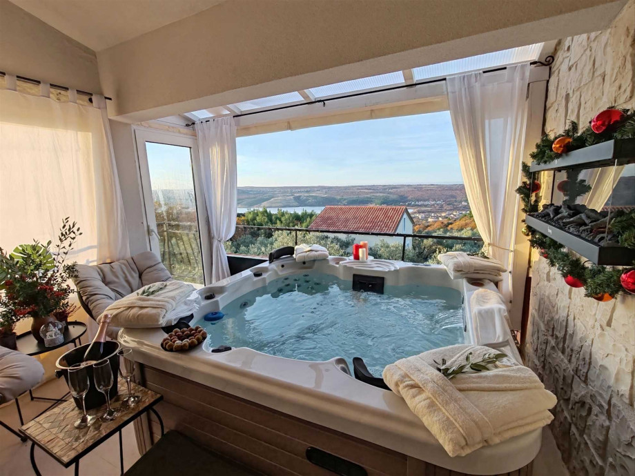 CROWONDER Villa Olive garden Platinum with swimming pool and jacuzzi