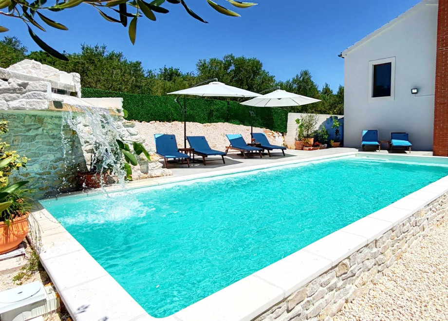 CROWONDER Villa Olive garden Platinum with swimming pool and jacuzzi