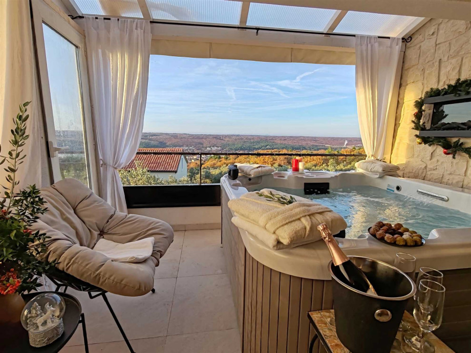 CROWONDER Villa Olive garden Platinum with swimming pool and jacuzzi