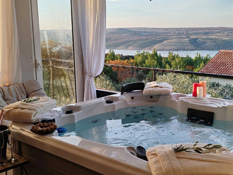 CROWONDER Villa Olive garden Platinum with swimming pool and jacuzzi