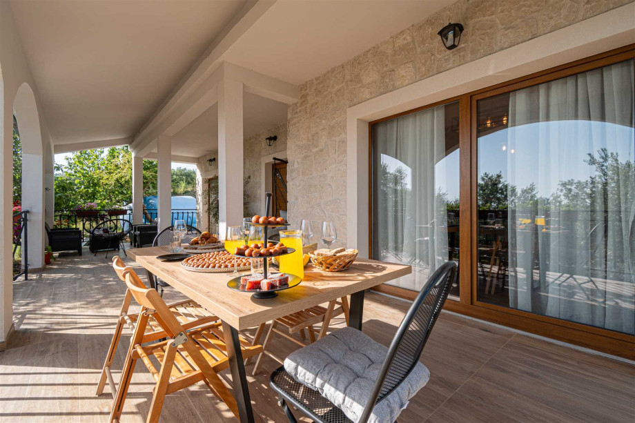 CROWONDER Villa Olive garden Platinum with swimming pool and jacuzzi