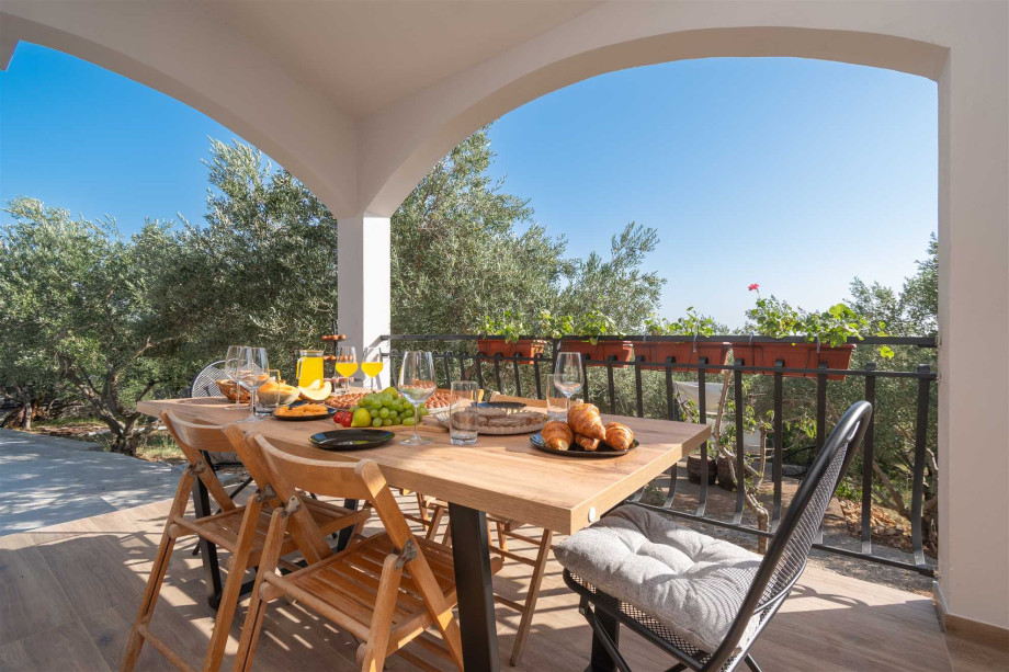 CROWONDER Villa Olive garden Platinum with swimming pool and jacuzzi