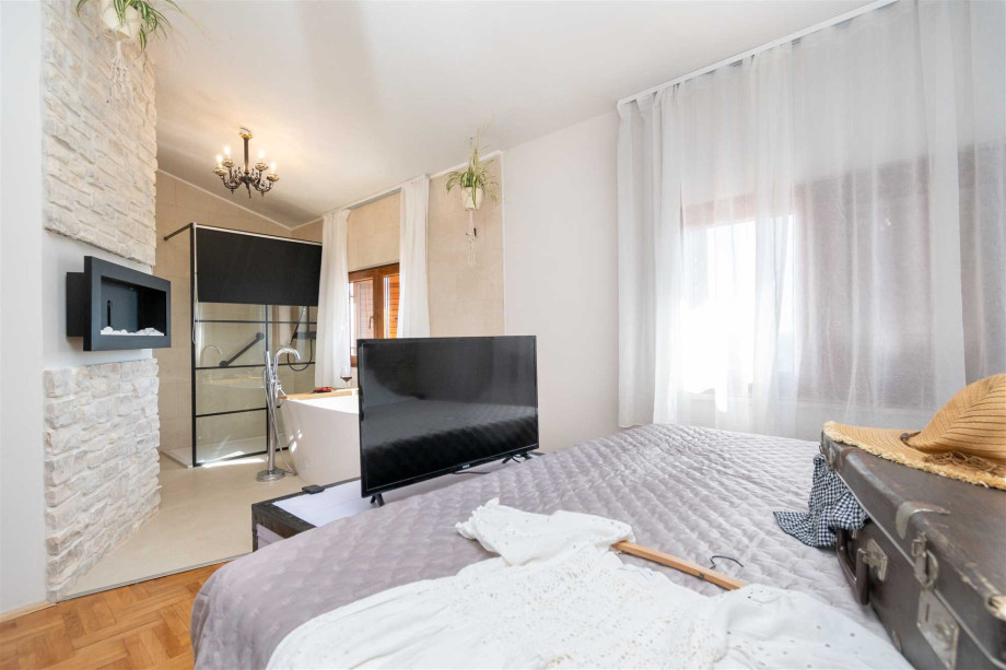 CROWONDER Villa Olive garden Platinum with swimming pool and jacuzzi